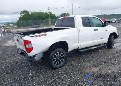 2016 Toyota Tundra Sr5 5.7L V8 z USA, uszkodzony, nr VIN 5TFUY5F13GX563858